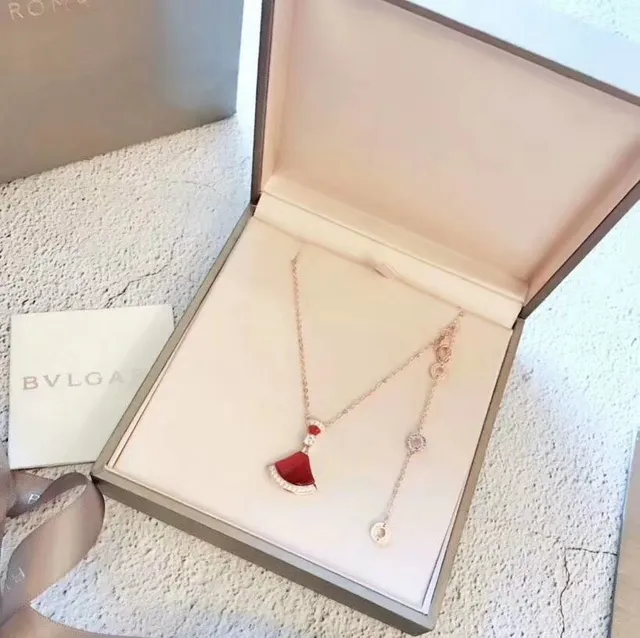 Bvlgari Divas’ Dream قلادة مروحة حمراء 6