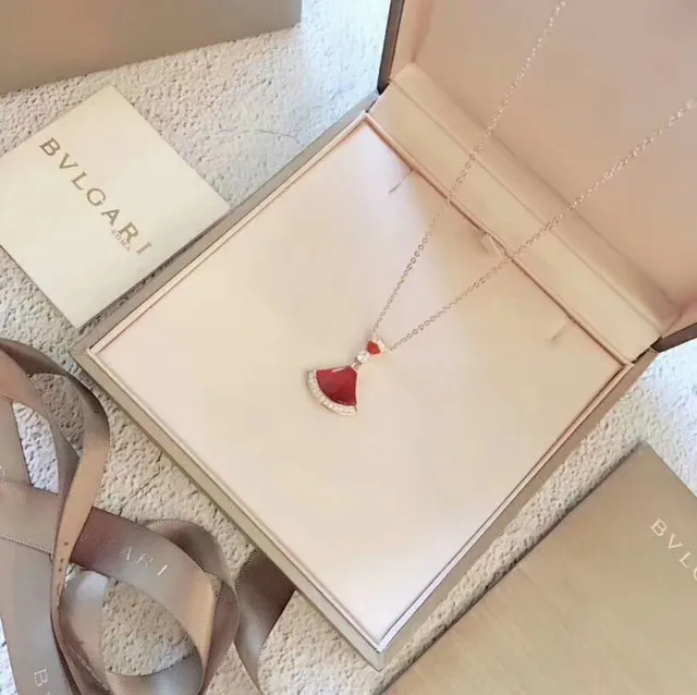 Bvlgari Divas’ Dream قلادة مروحة حمراء 8