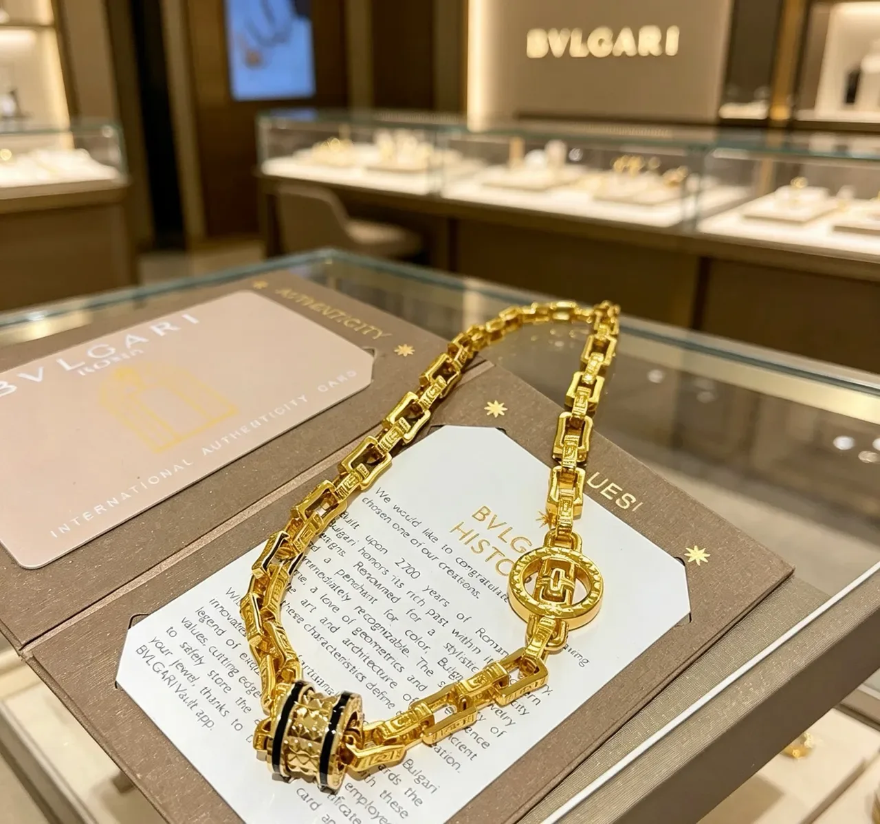 Collier Bvlgari Chaîne en Or et Noir avec Accents Émaillés 2