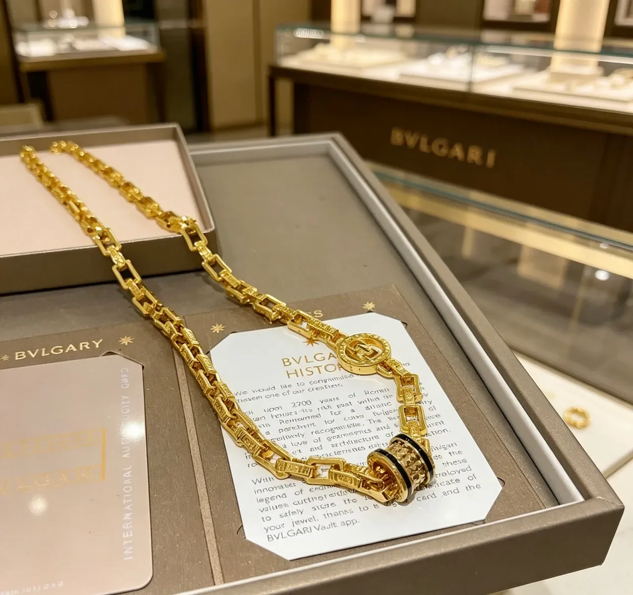 Collier Bvlgari Chaîne en Or et Noir avec Accents Émaillés 5
