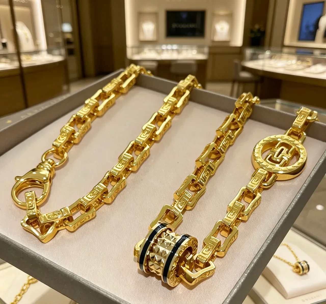 Collier Bvlgari Chaîne en Or et Noir avec Accents Émaillés 7
