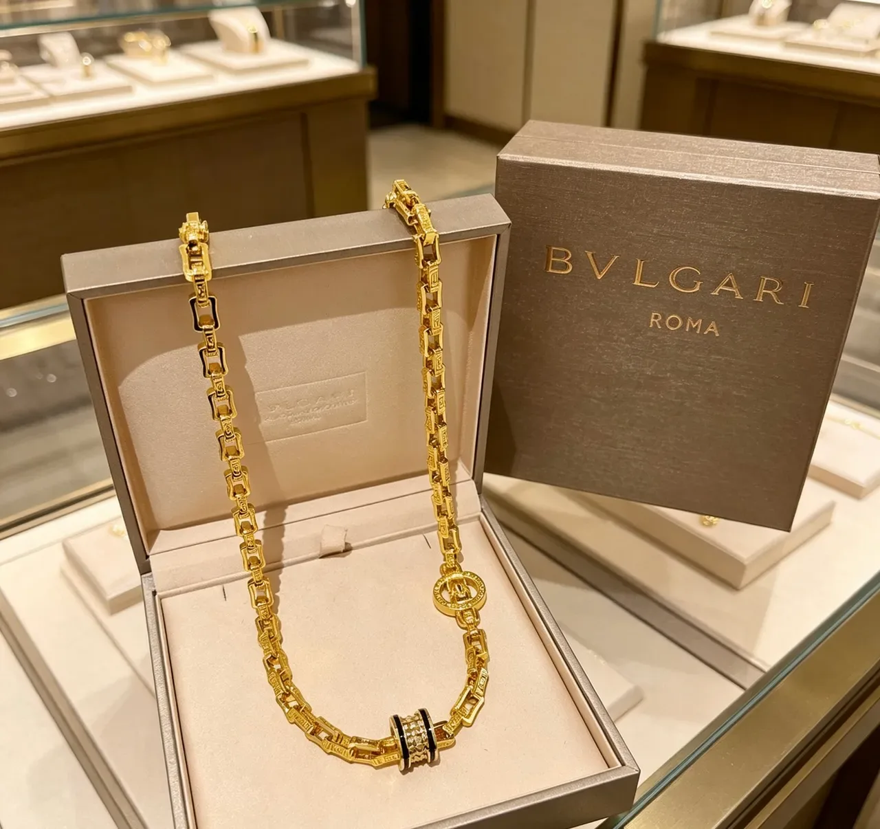 Collier Bvlgari Chaîne en Or et Noir avec Accents Émaillés 9