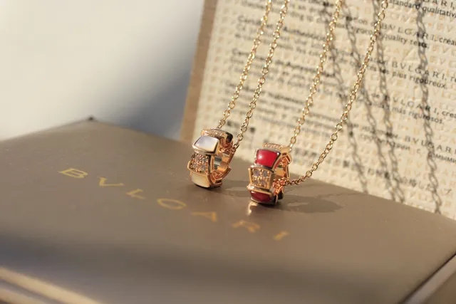 Bvlgari Or Rouge Empilable Géométrique Pendentif Acentos Diamants Pavé Collier 2
