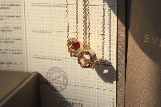 Bvlgari Or Rouge Empilable Géométrique Pendentif Acentos Diamants Pavé Collier 3