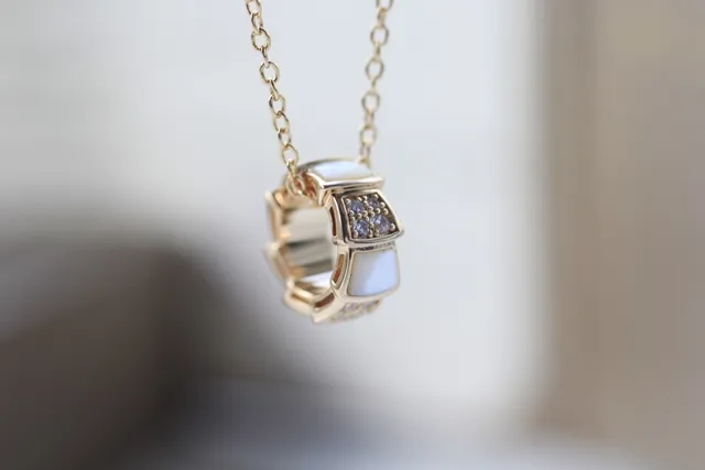 Bvlgari Or Rouge Empilable Géométrique Pendentif Acentos Diamants Pavé Collier 6