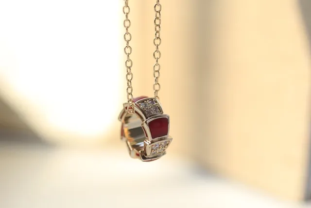 Bvlgari Or Rouge Empilable Géométrique Pendentif Acentos Diamants Pavé Collier 7