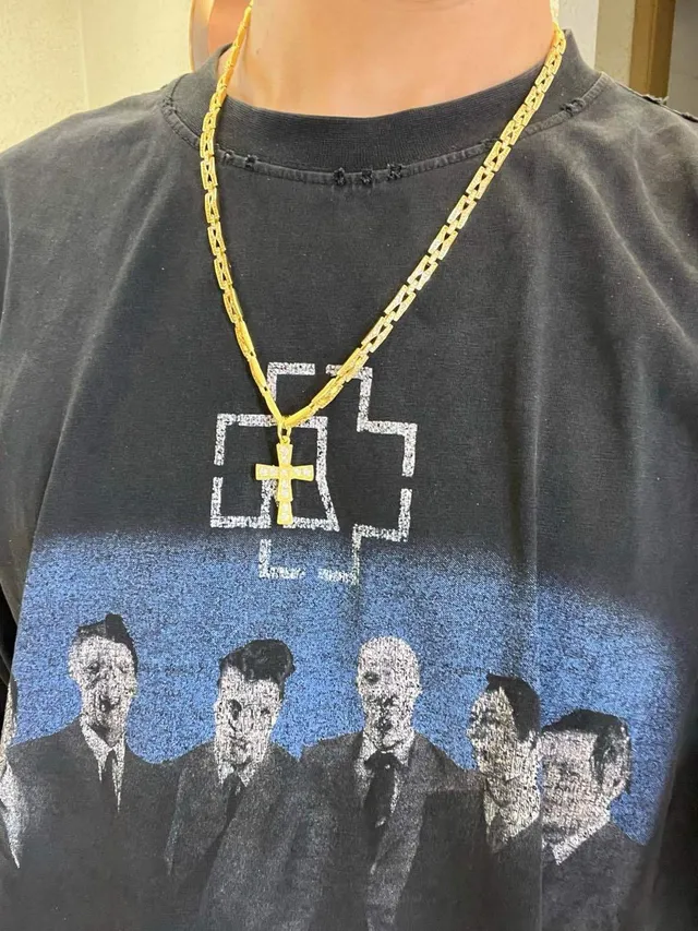 Bvlgari Collier pendentif croix pavé doré 5