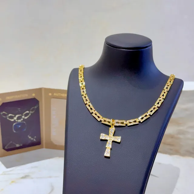 Bvlgari Collier pendentif croix pavé doré 7
