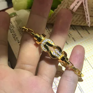 Bvlgari Icona Knot Pavé क्रिस्टल गोल्ड-टोन अंगूठी