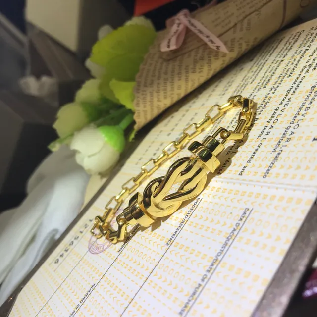 Bvlgari Icona Knot Pavé Cristal Dourado Anel 2