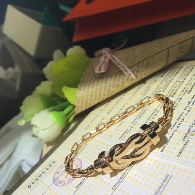 Bvlgari Icona Knot Pavé Cristal Dourado Anel 3