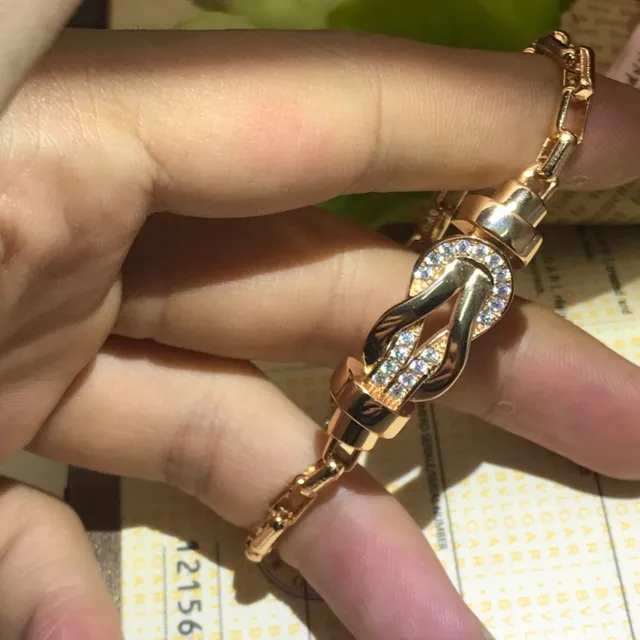 Bvlgari Icona Knot Pavé Cristal Dourado Anel 4