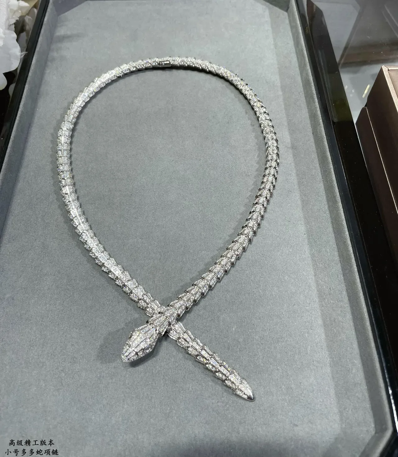 Bvlgari Serpenti Collier serpent à deux têtes Pavé 5