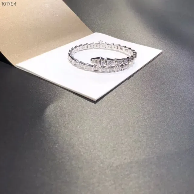 Bvlgari Serpenti سوار فضي أبيض نقشة الثعبان مرصعة بالبدلات 4