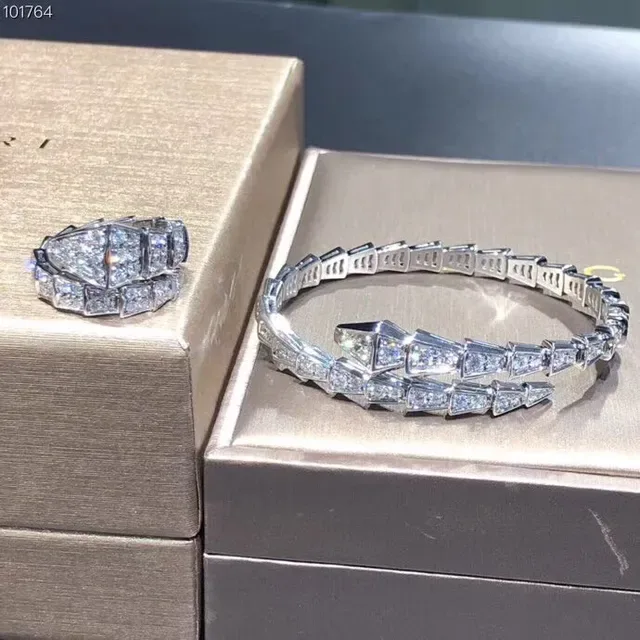Bvlgari Serpenti سوار فضي أبيض نقشة الثعبان مرصعة بالبدلات 9