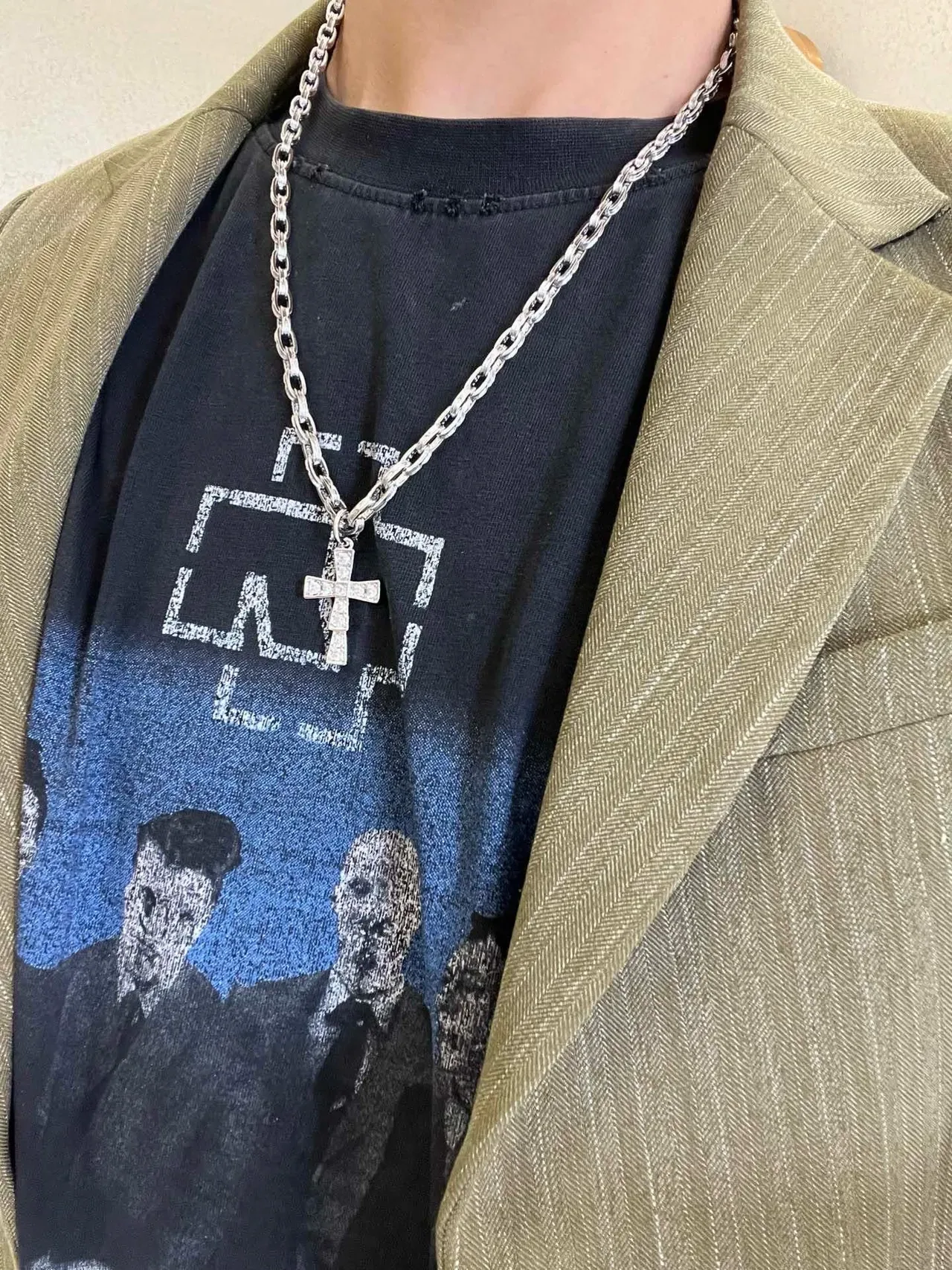 Bvlgari Collier avec pendentif croix en argent pavé-set et chaîne à maillons courbés lourds 2
