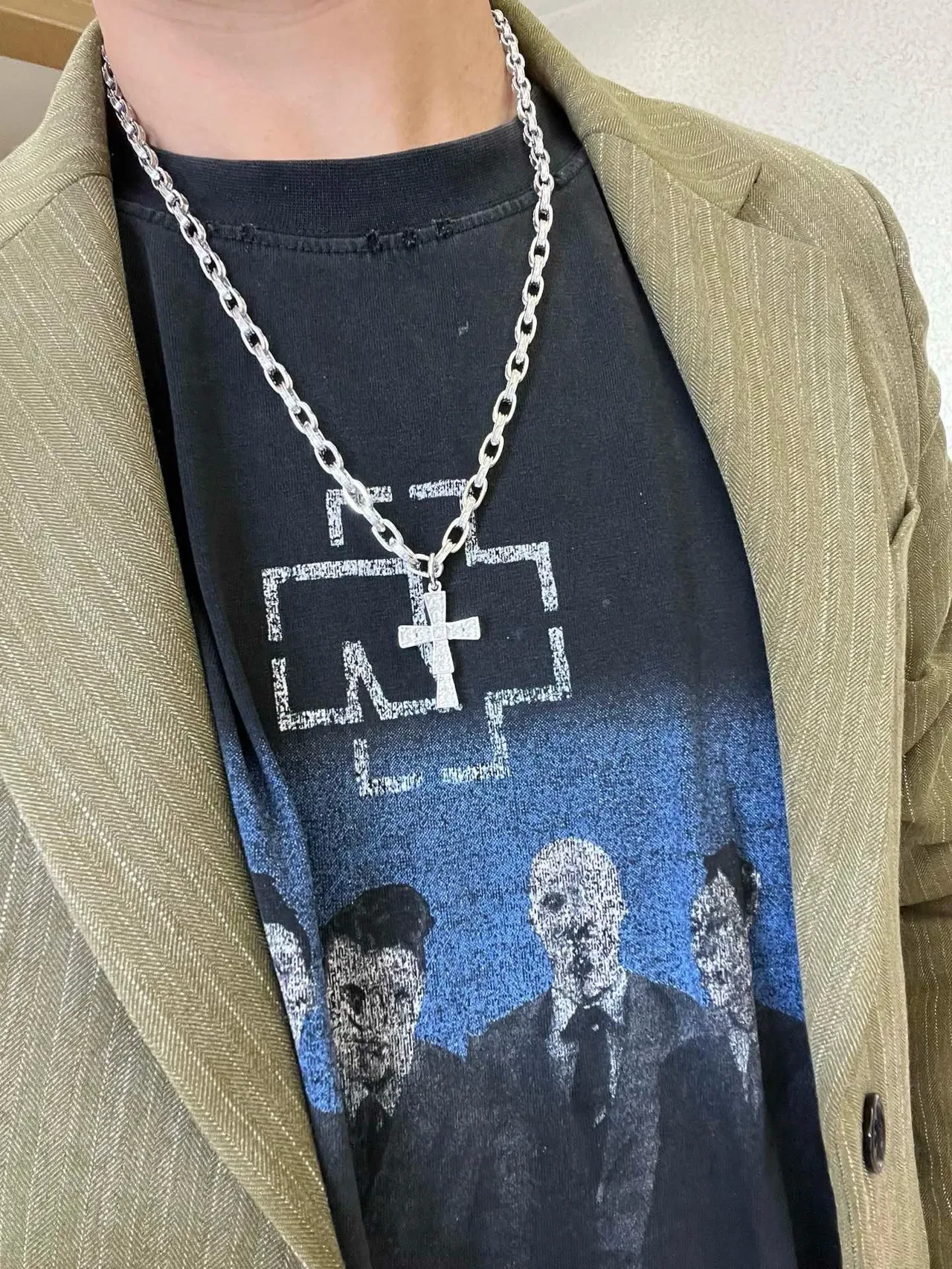 Bvlgari Collier avec pendentif croix en argent pavé-set et chaîne à maillons courbés lourds 5