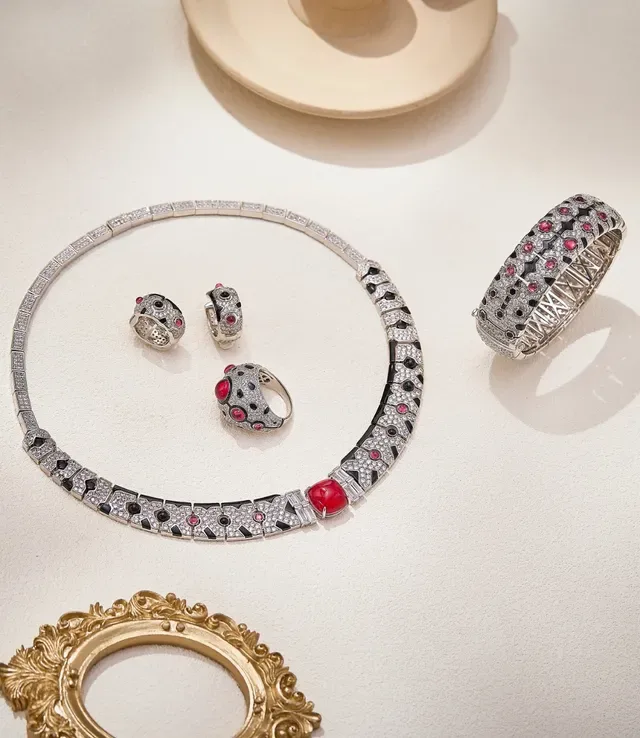 Cartier Diabolo Créoles géométriques en émail et diamant 2