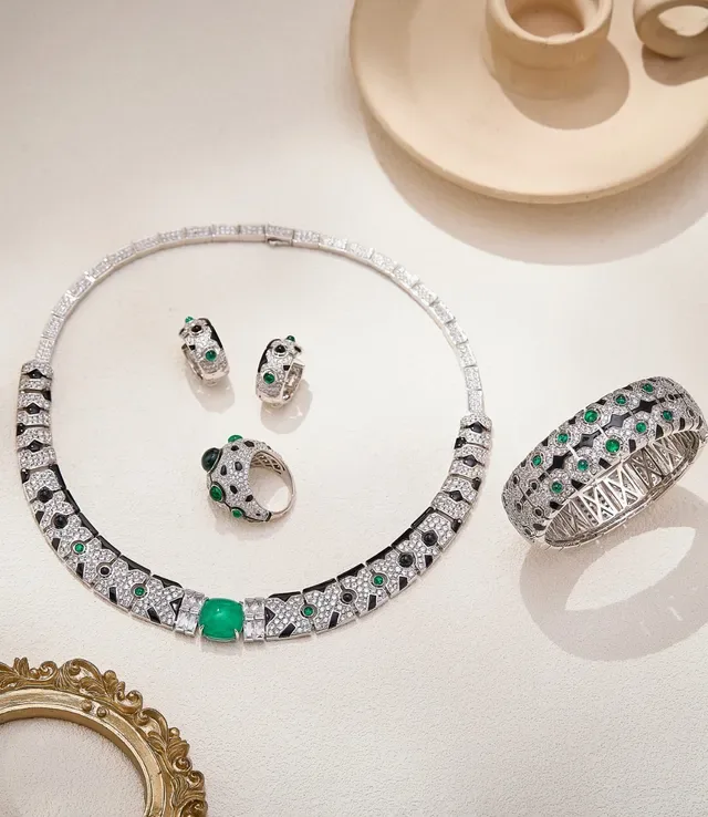 Cartier Diabolo Créoles géométriques en émail et diamant 3