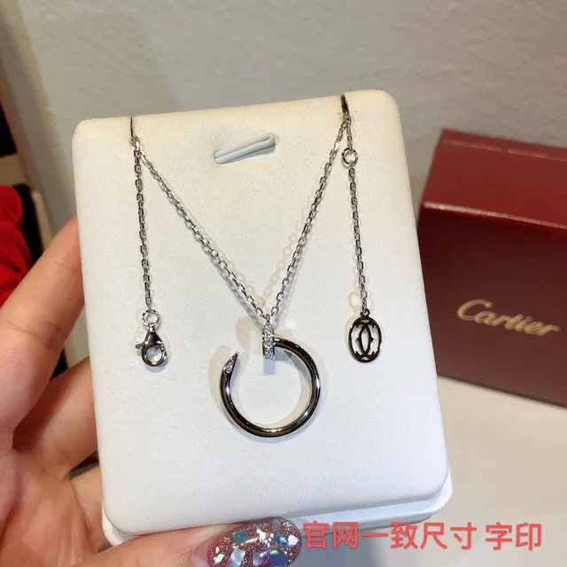 Cartier Colar minimalista de ouro e prata com pingente de círculo aberto e acento de diamante pavé 5