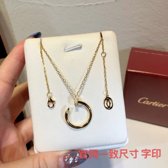 Cartier Colar minimalista de ouro e prata com pingente de círculo aberto e acento de diamante pavé 6