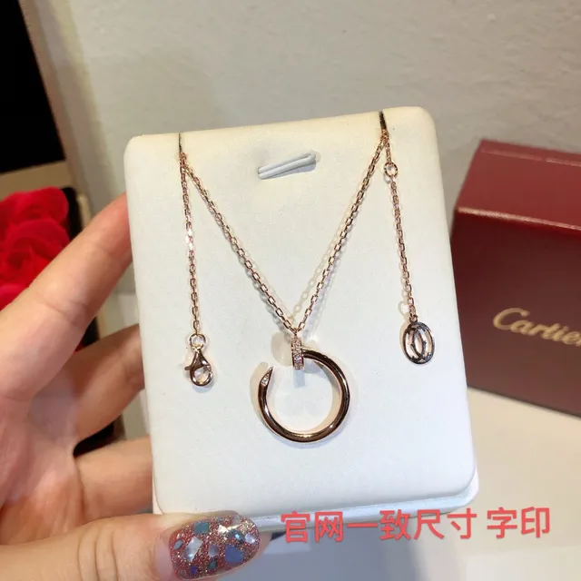 Cartier Colar minimalista de ouro e prata com pingente de círculo aberto e acento de diamante pavé 7