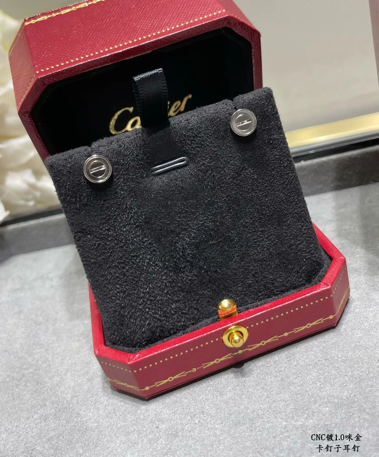 Cartier Juste un Clou Boucles d'oreilles à motif de vis 2