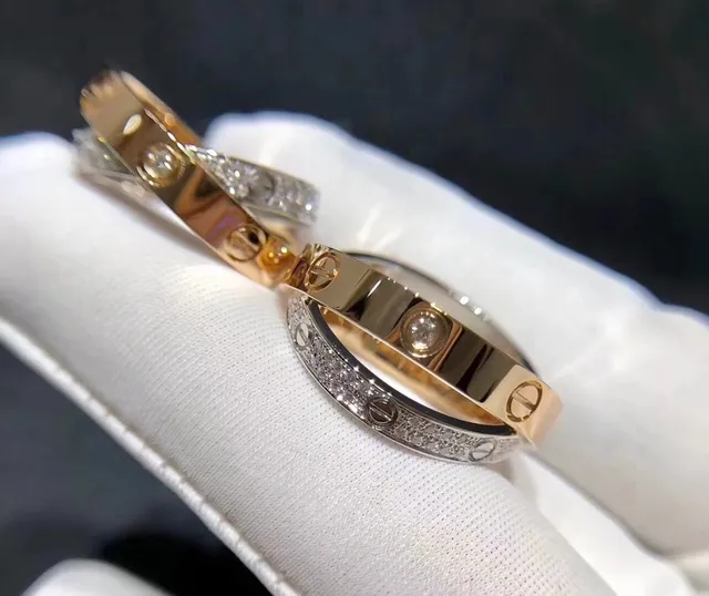Bagues Cartier Love à double bande motif de vis pavées de diamants en or bicolore 2