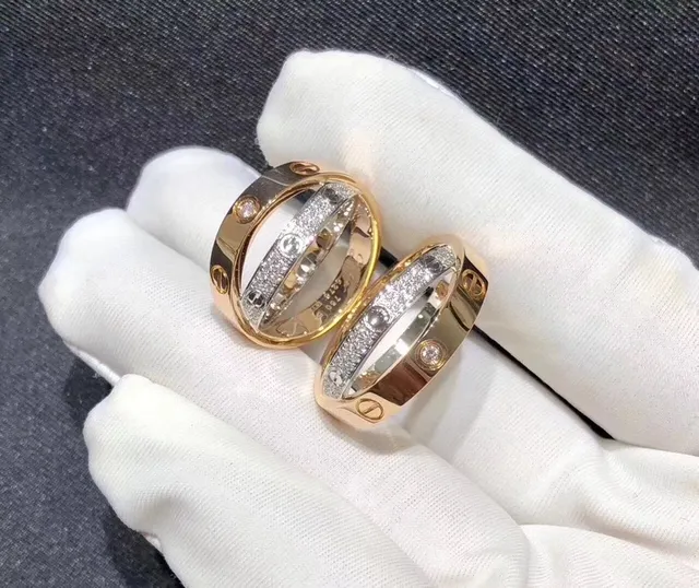 Bagues Cartier Love à double bande motif de vis pavées de diamants en or bicolore 3