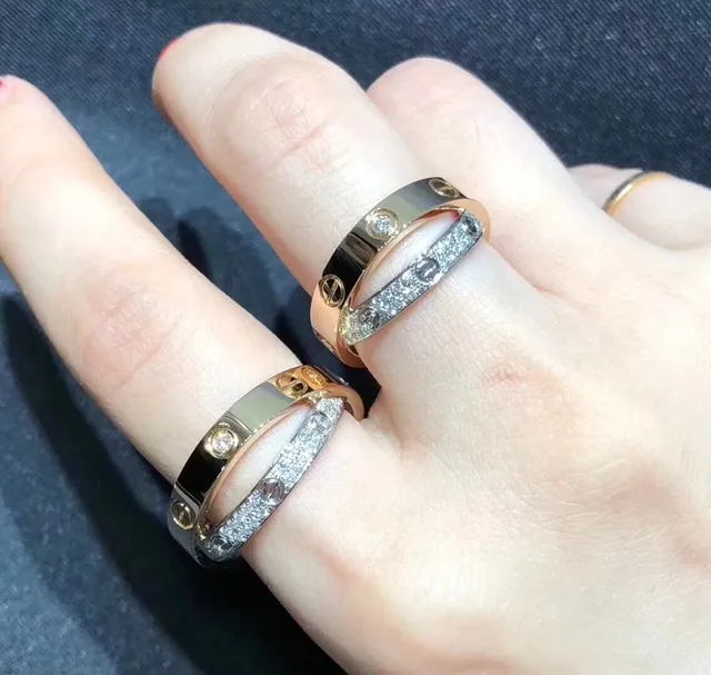 Bagues Cartier Love à double bande motif de vis pavées de diamants en or bicolore 5