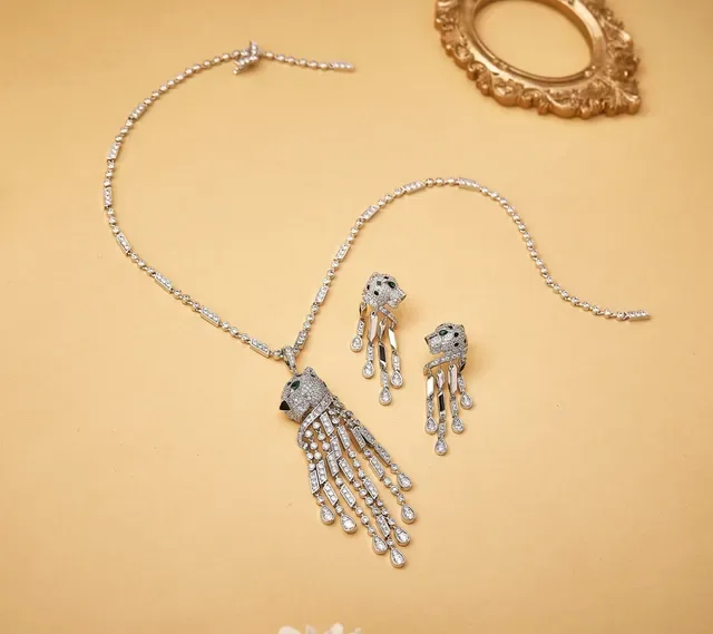 Collier Panthère Cartier Diamant Tête de Panthère Franges 6