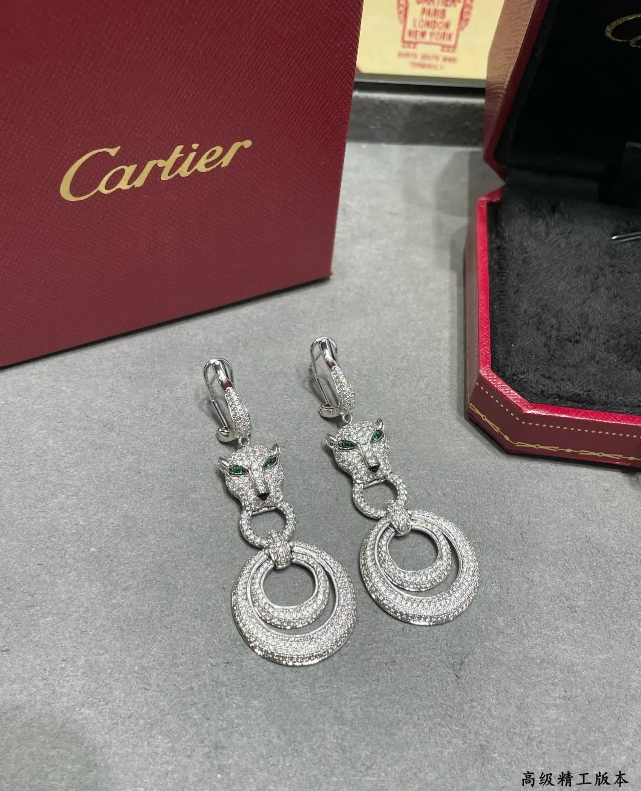 Cartier Panthère Boucles d'oreilles Argent Vert Motif Tête de Panthère Pierres Pavé-Set 7