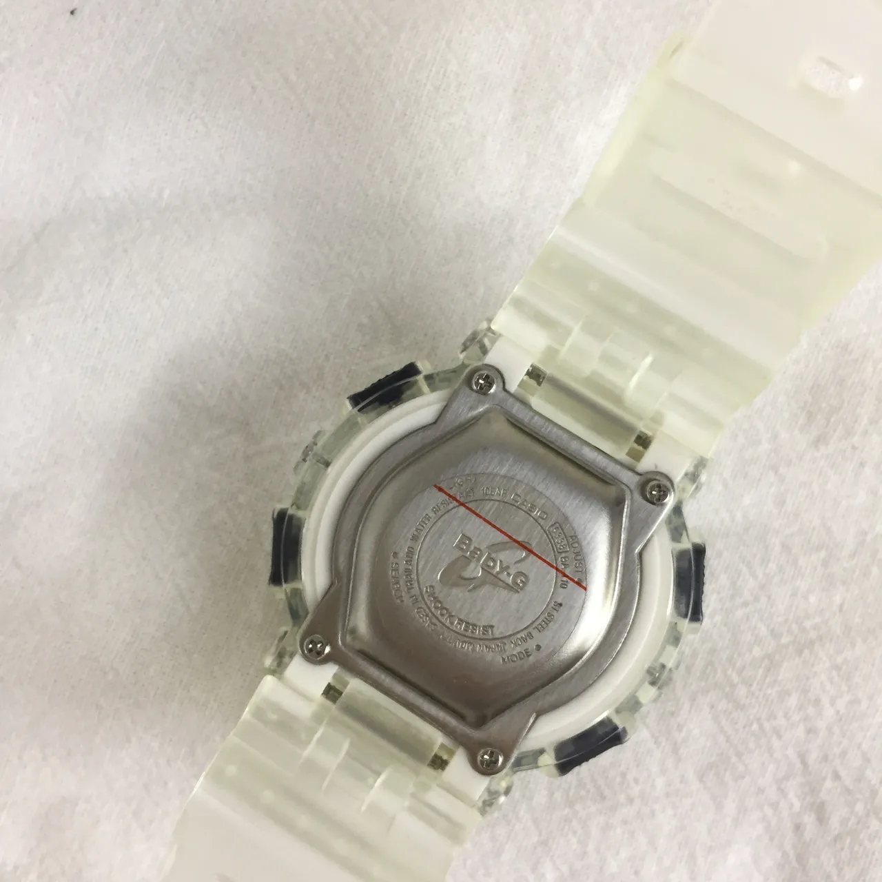 Casio Baby-G GA-110 Montre avec Boîtier en Résine Transparente Dorée avec Accents sur le Cadran 2