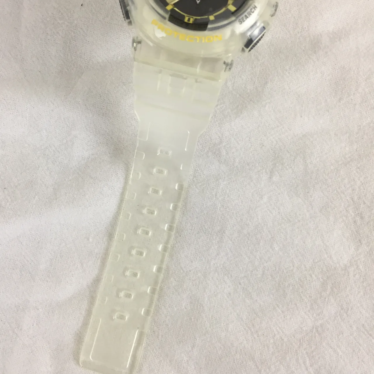 Casio Baby-G GA-110 Montre avec Boîtier en Résine Transparente Dorée avec Accents sur le Cadran 3