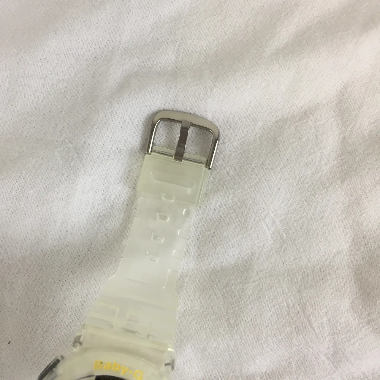Casio Baby-G GA-110 Montre avec Boîtier en Résine Transparente Dorée avec Accents sur le Cadran 4