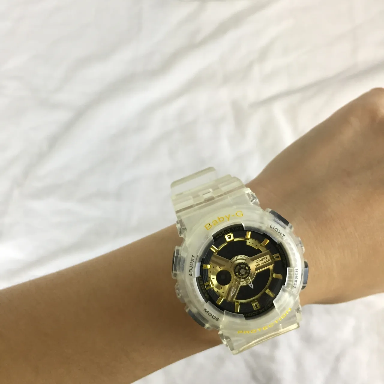 Casio Baby-G GA-110 Montre avec Boîtier en Résine Transparente Dorée avec Accents sur le Cadran 7