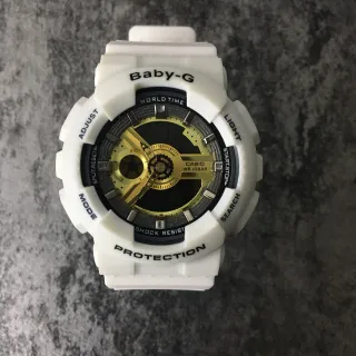 Casio Baby-G ساعة رياضية بيضاء وذهبية