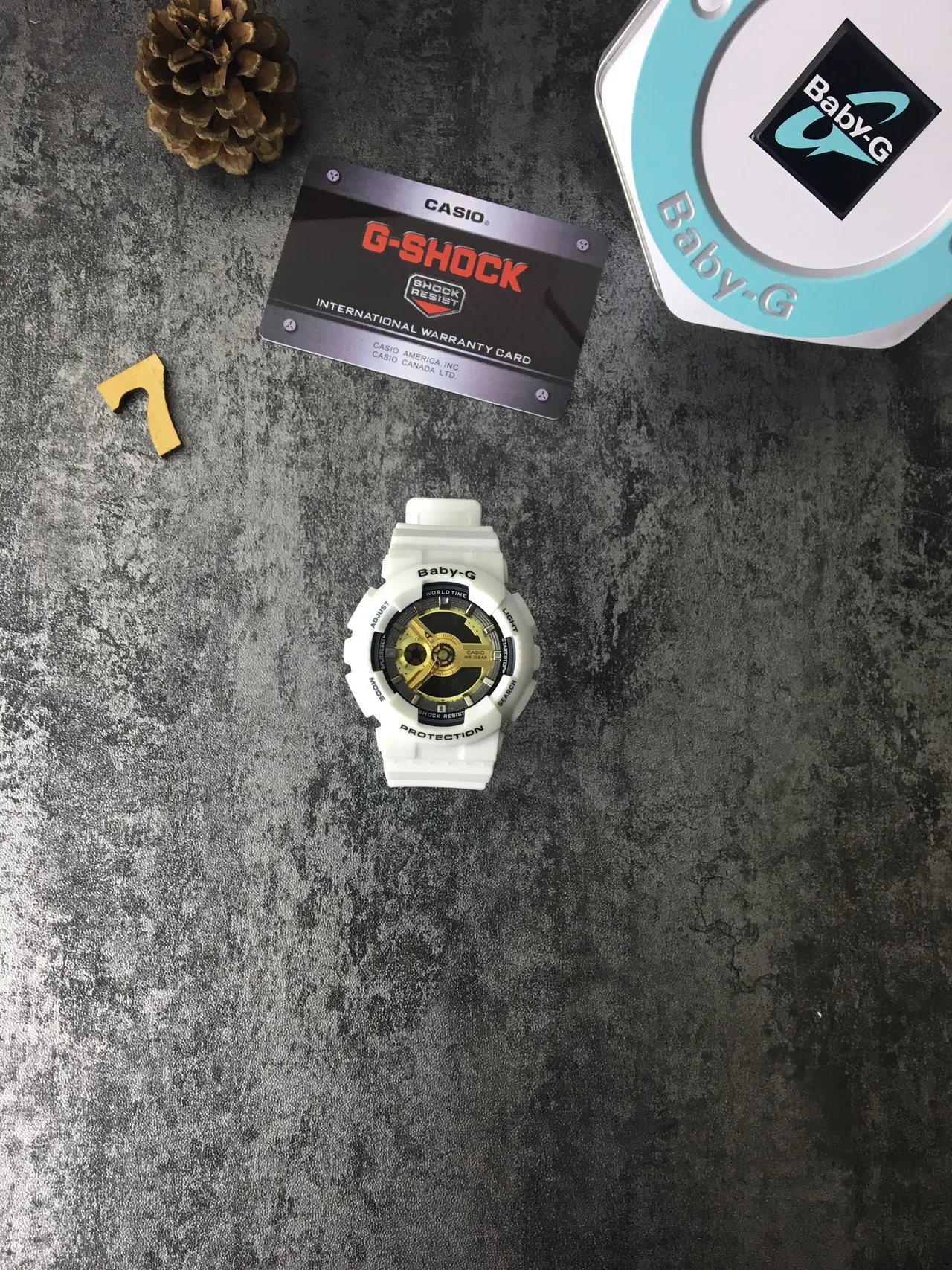Casio Baby-G Montre Sportive Blanche et Or 2