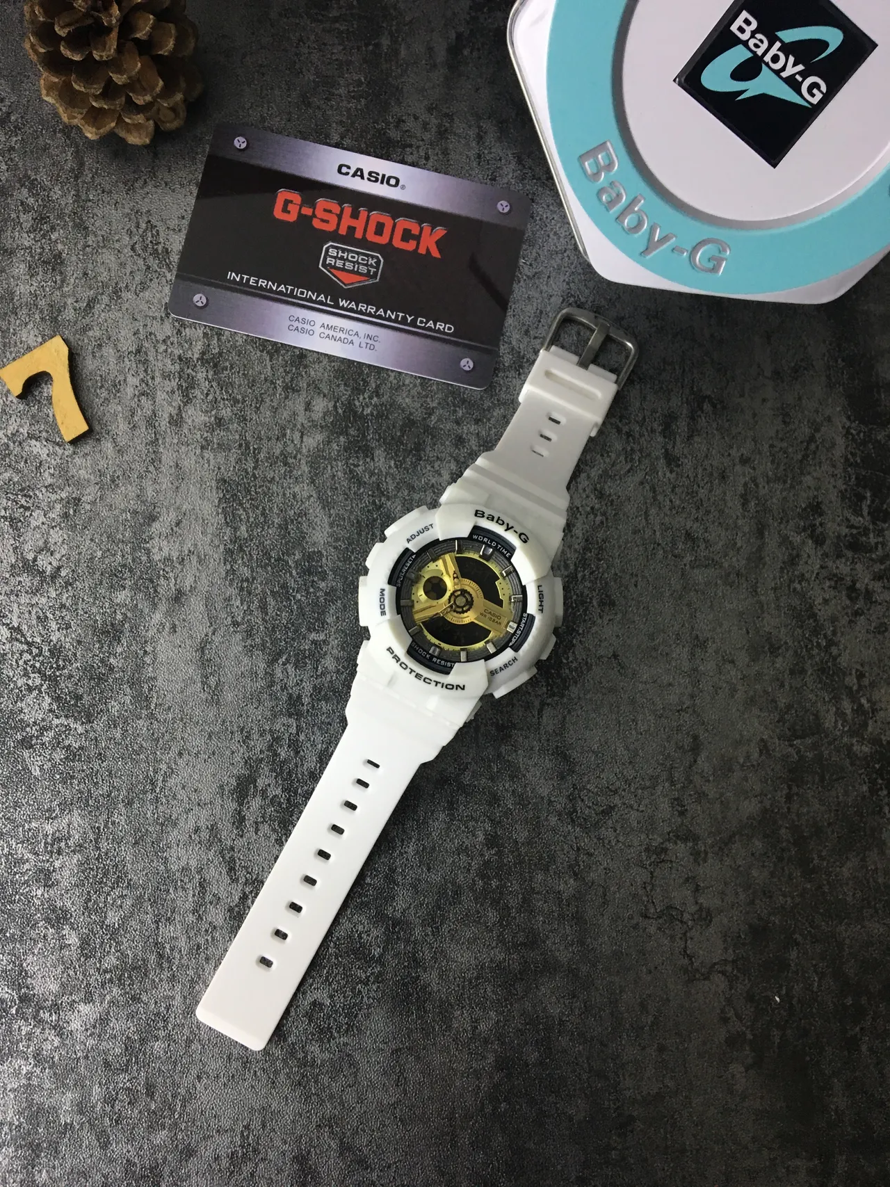 Casio Baby-G Montre Sportive Blanche et Or 6