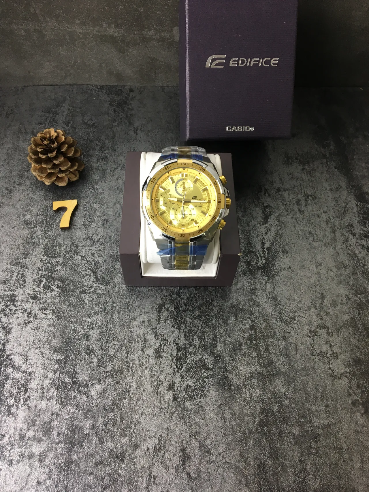 Casio Edifice Chronographe Or et Argent Montre Sport 2