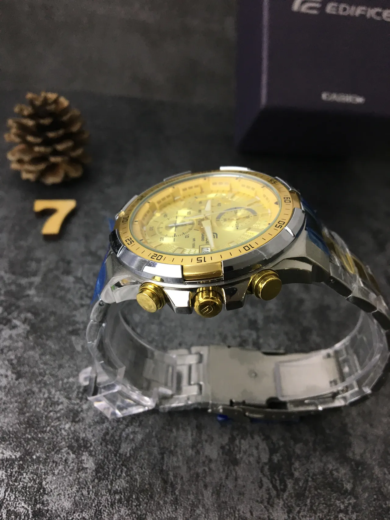 Casio Edifice Chronographe Or et Argent Montre Sport 6