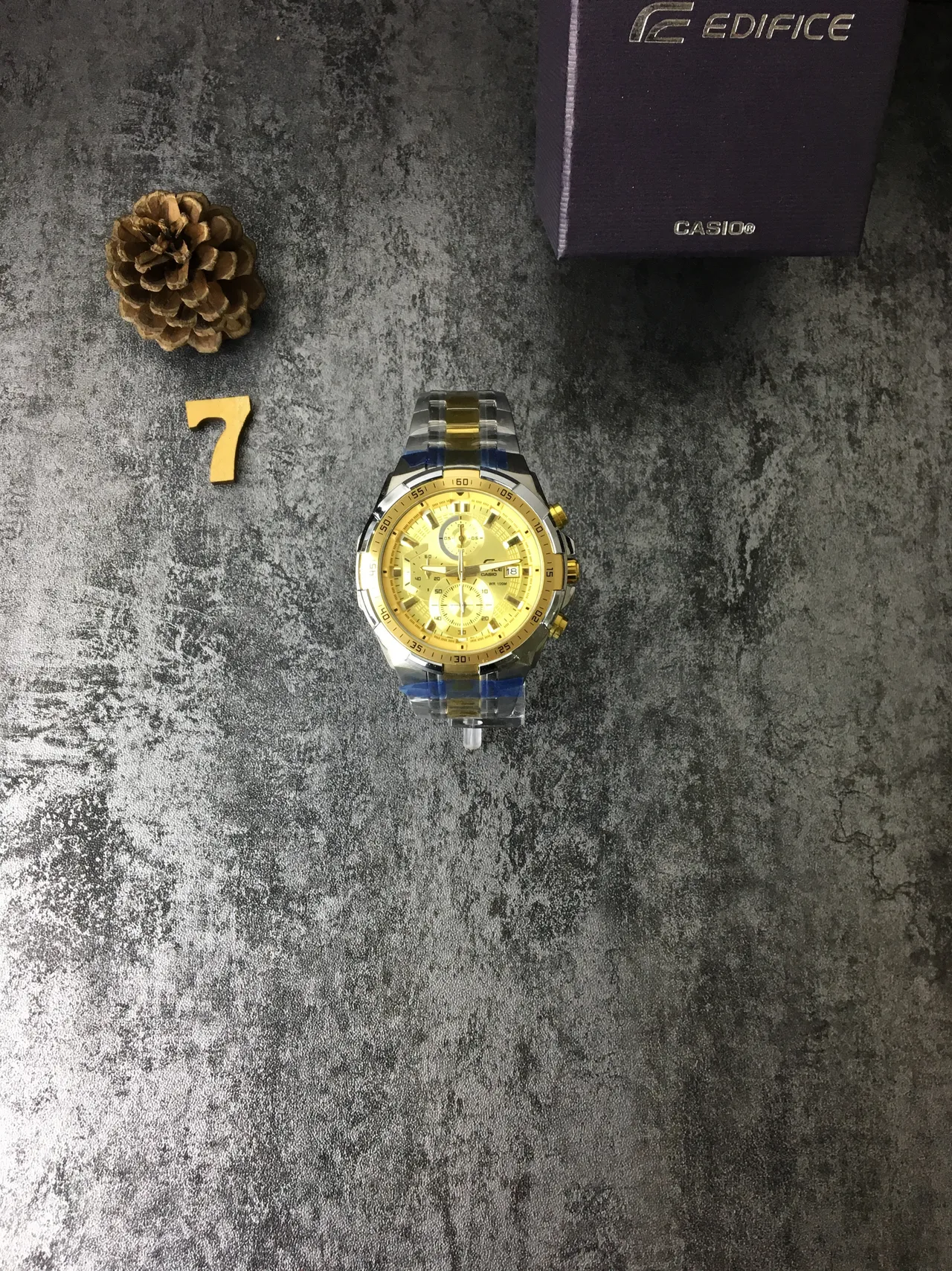 Casio Edifice Chronographe Or et Argent Montre Sport 8