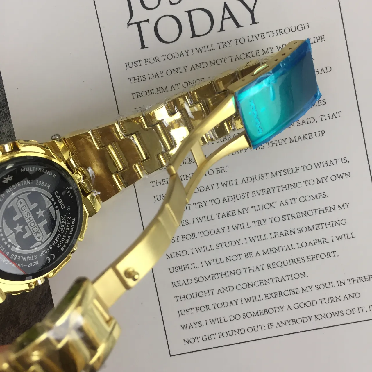 Casio G-Shock DW-5600 Gold-Tone ساعة رياضية رقمية 3