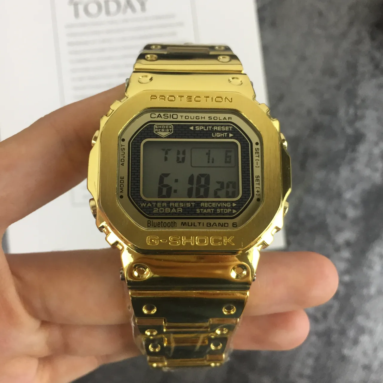 Casio G-Shock DW-5600 Gold-Tone ساعة رياضية رقمية 6