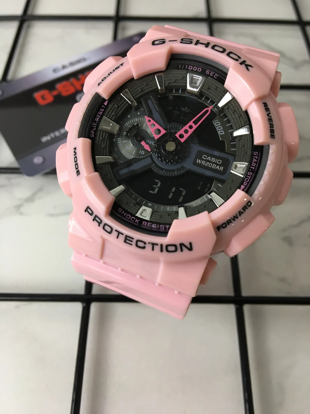 Casio G-Shock GA-100 Montre Sportive en Résine Rose 2