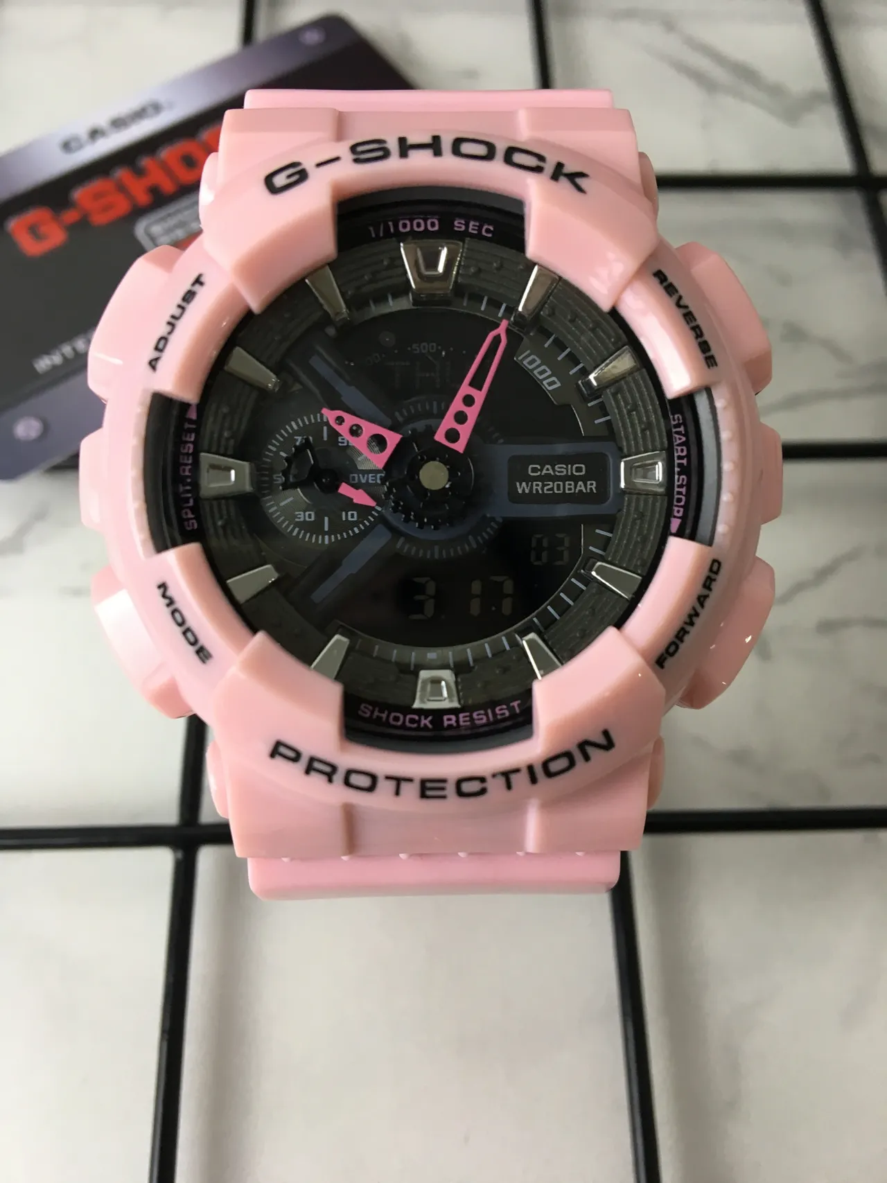Casio G-Shock GA-100 Montre Sportive en Résine Rose 3