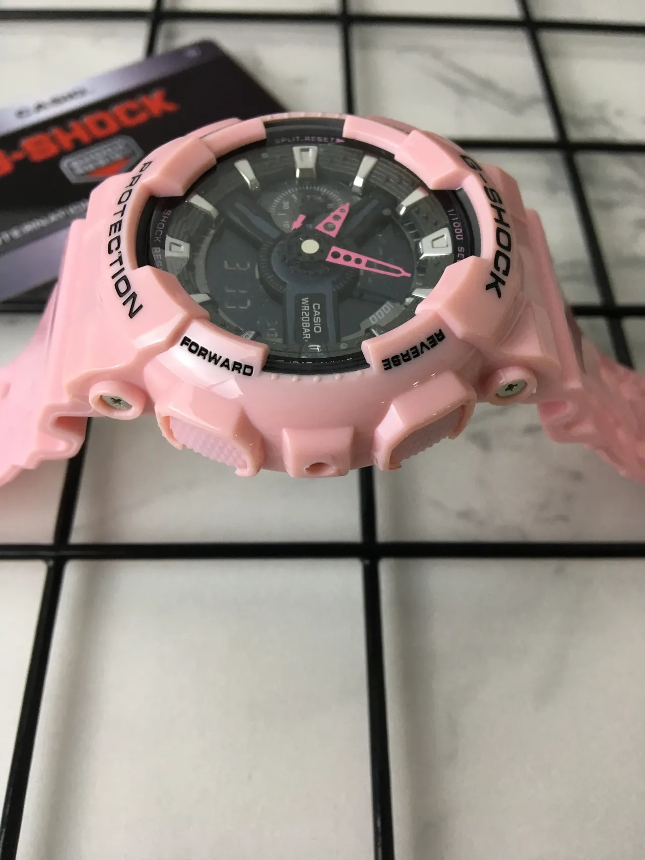 Casio G-Shock GA-100 Montre Sportive en Résine Rose 4