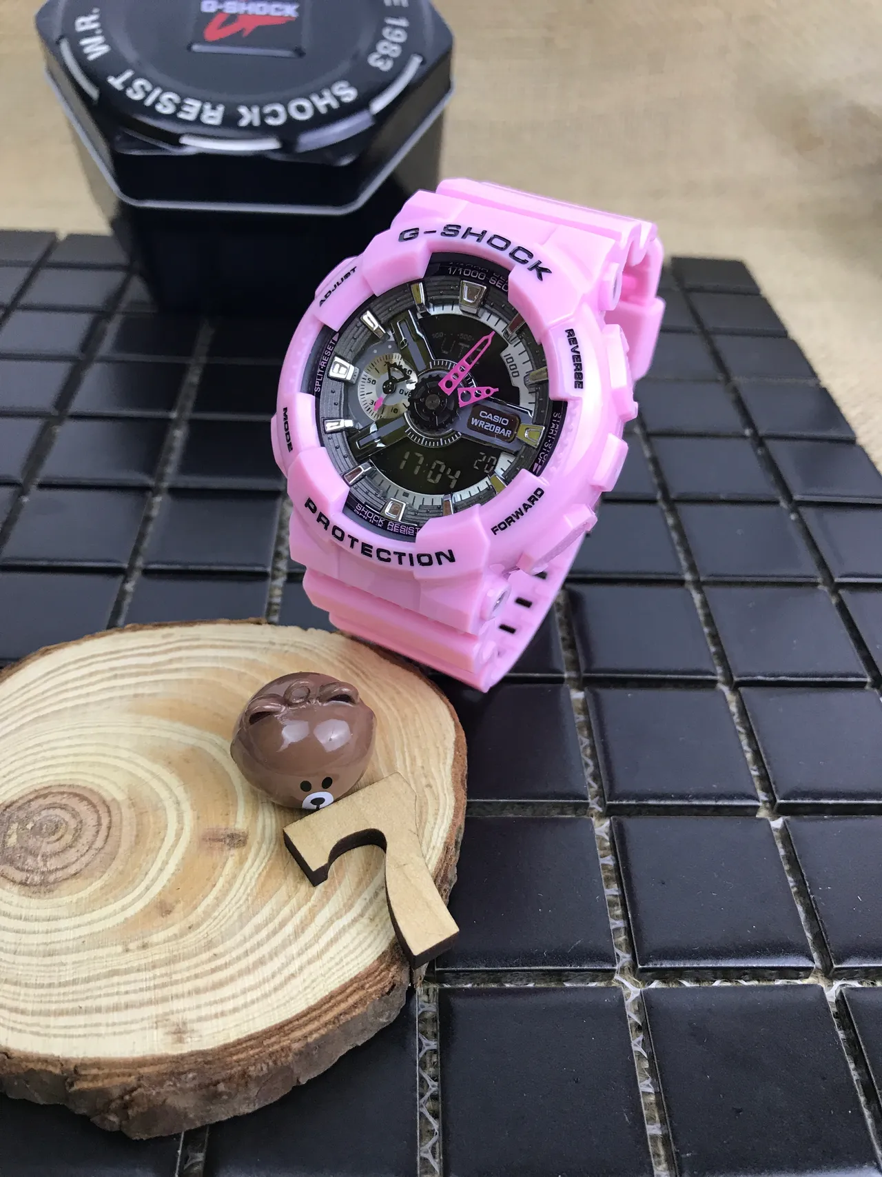 Casio G-Shock GA-100 Montre Sportive en Résine Rose 17
