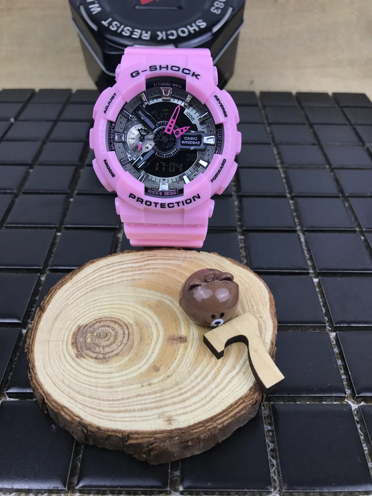 Casio G-Shock GA-100 Montre Sportive en Résine Rose 18