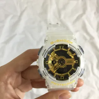 Casio GA-110 ساعة مع غلاف شفاف ذهبي من الراتنج وأسلاك أجهزة